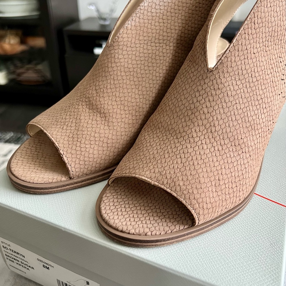 Sole Society Chunky Heeled Sandal - Picture 4 of 8